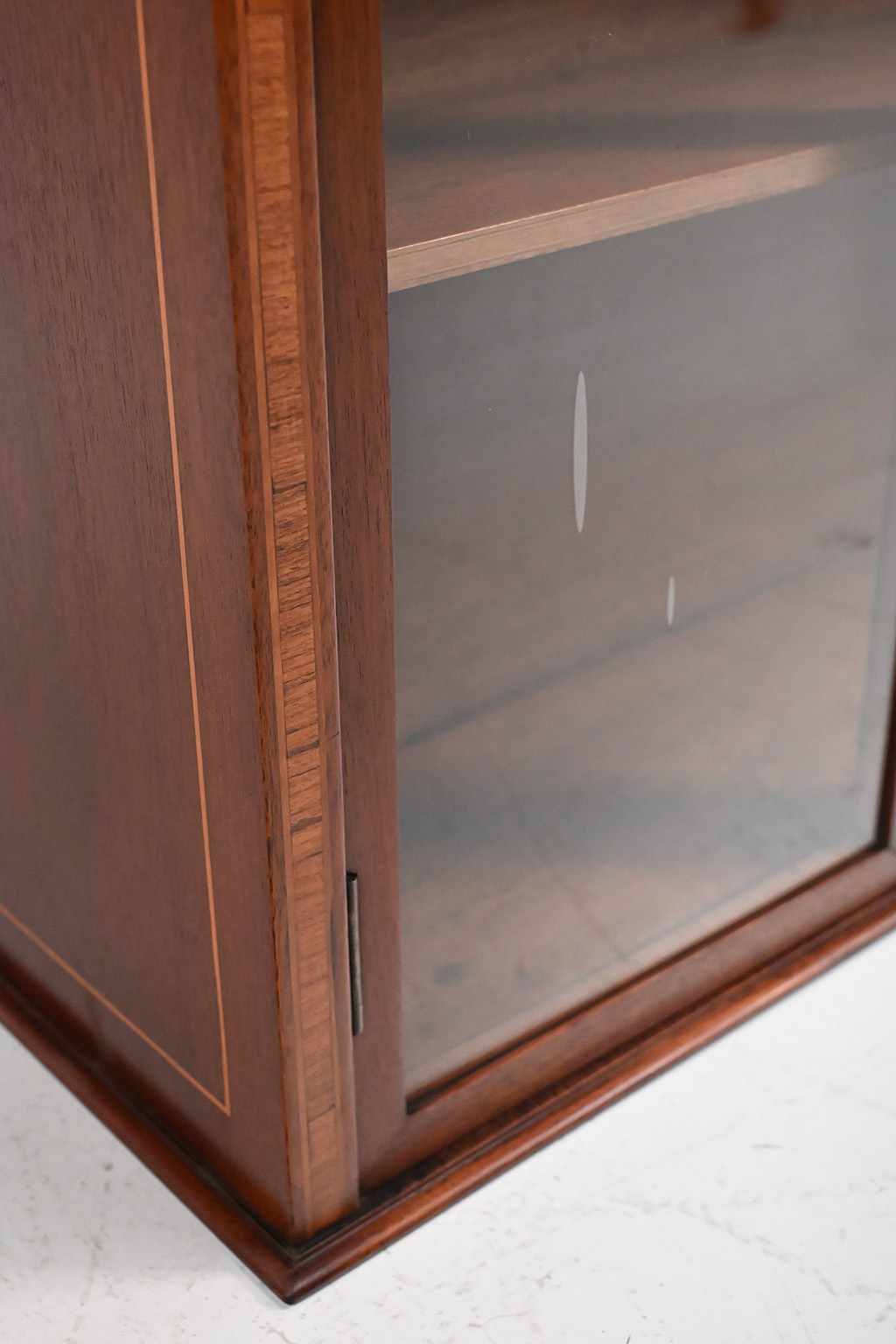 72436 Antieke vitrine hangkast 05
