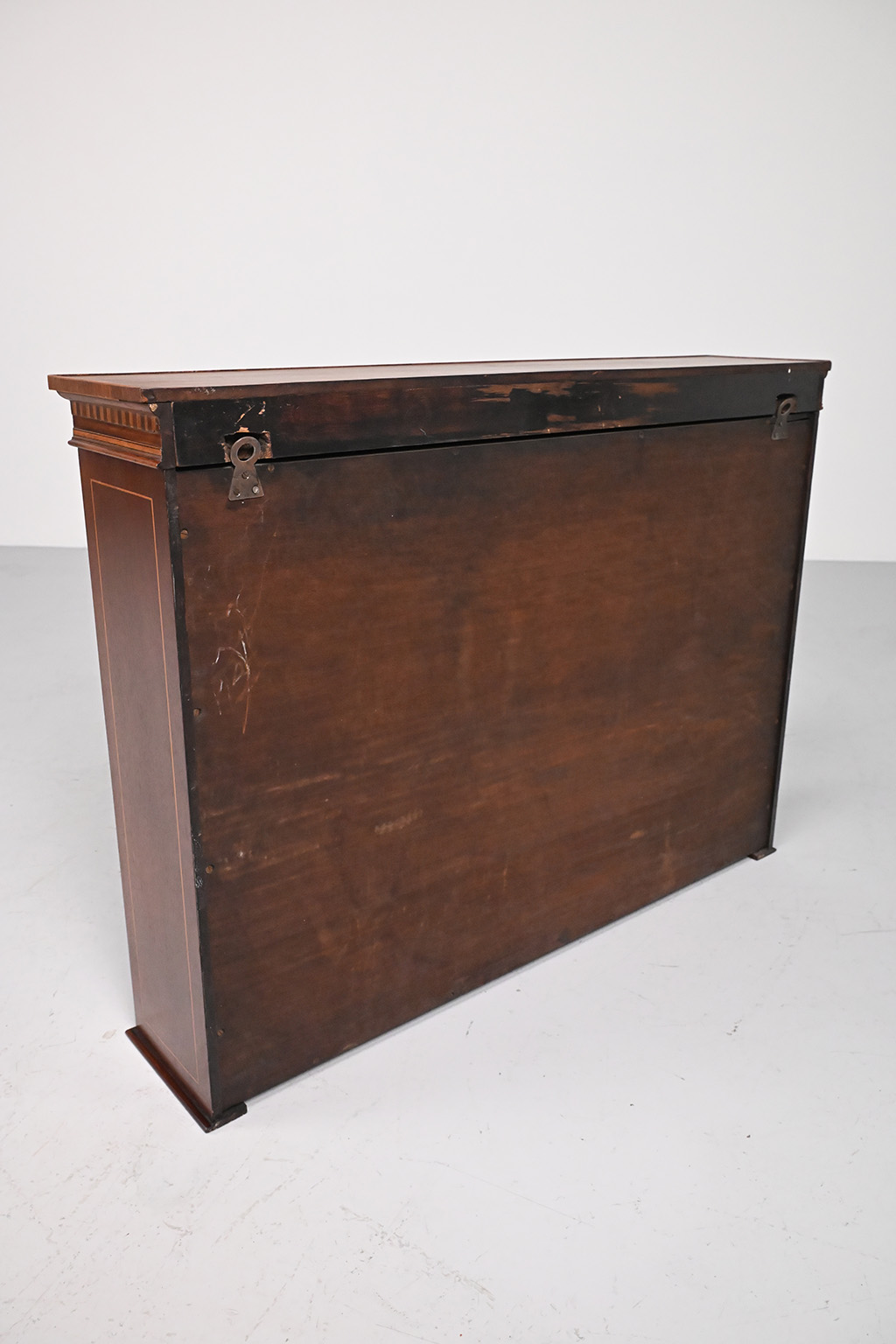 72436 Antieke vitrine hangkast 10