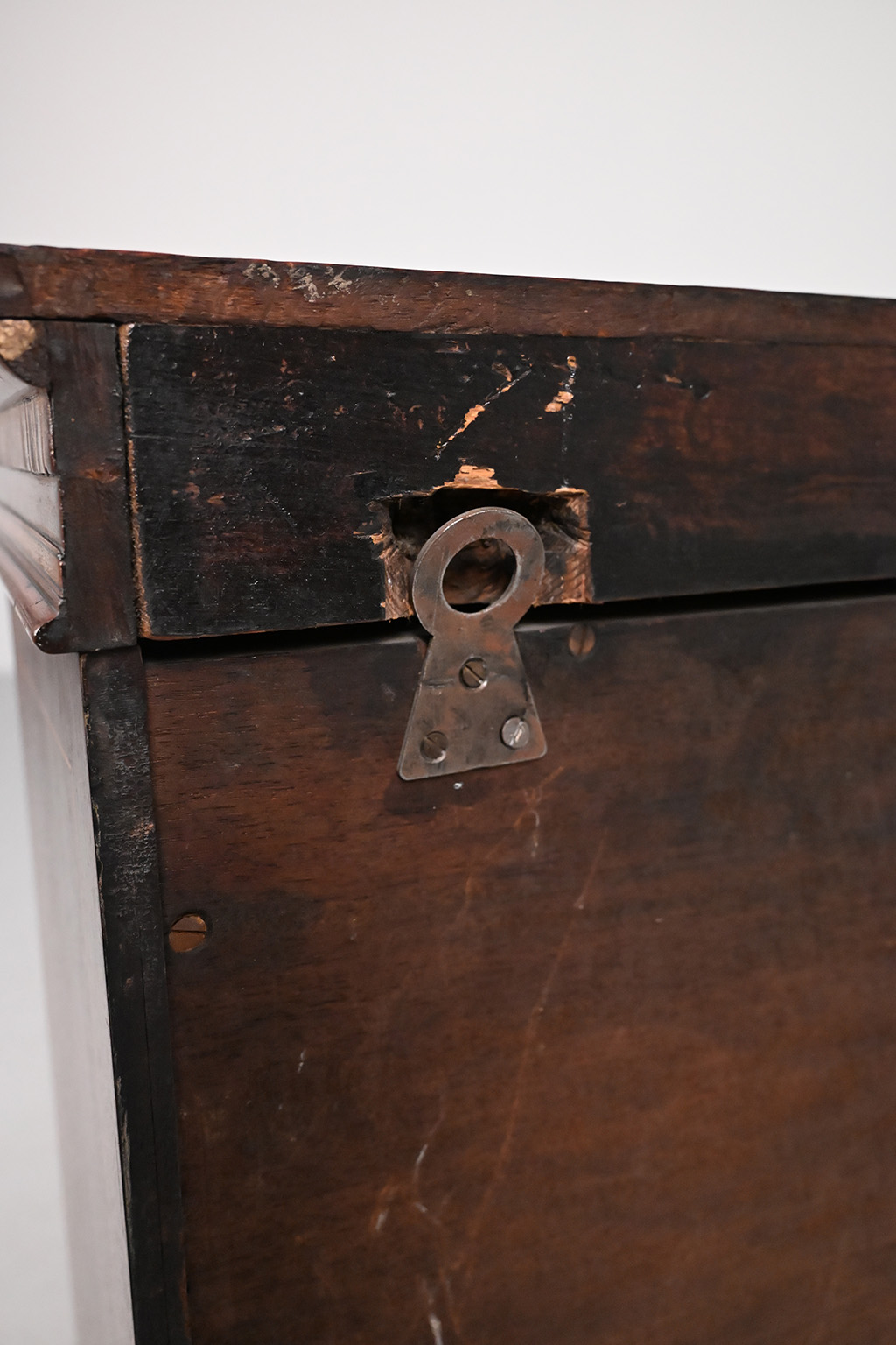 72436 Antieke vitrine hangkast 11