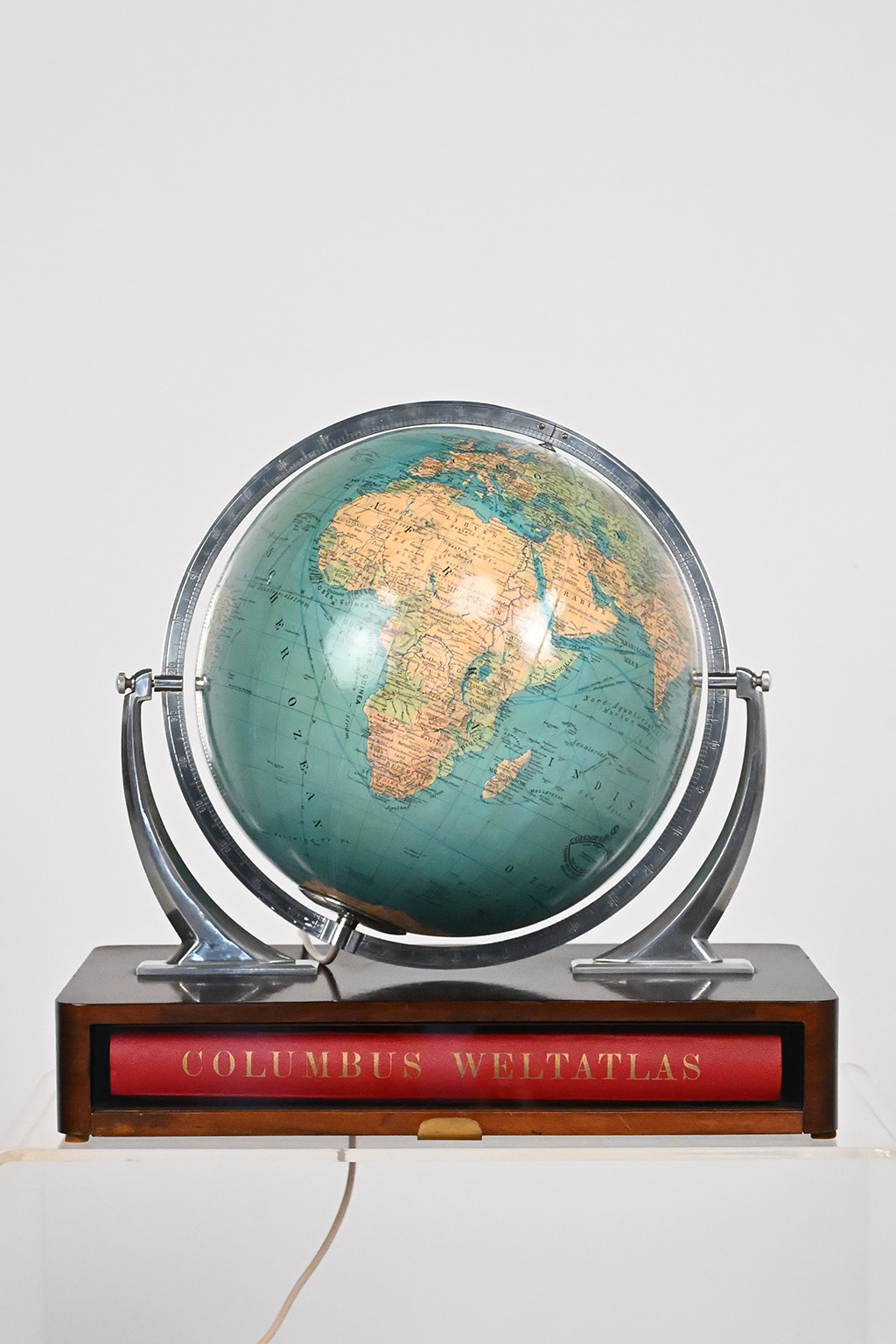 72307 Columbus globe 01