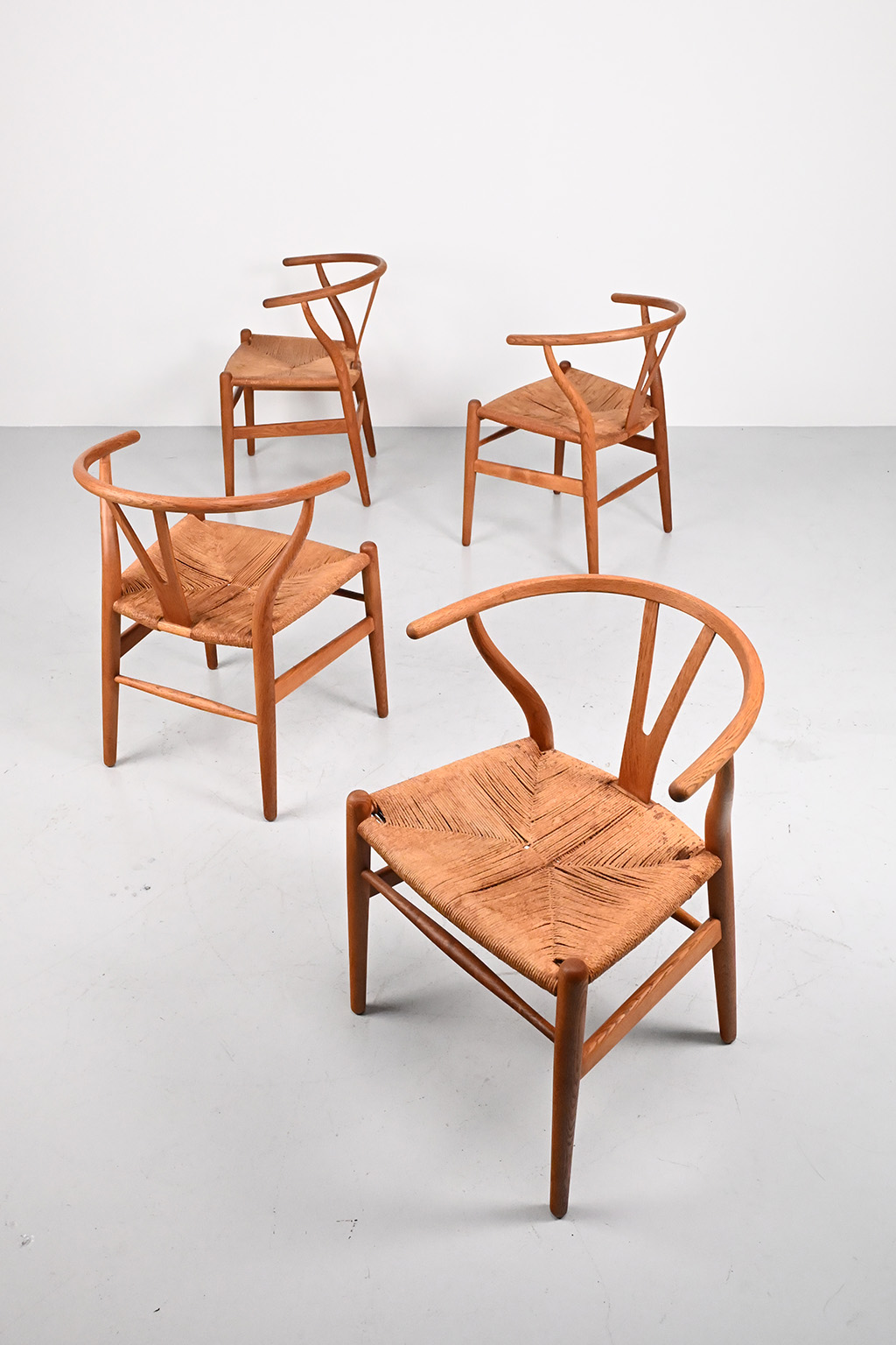 72357 Wishbone chairs CH24 10