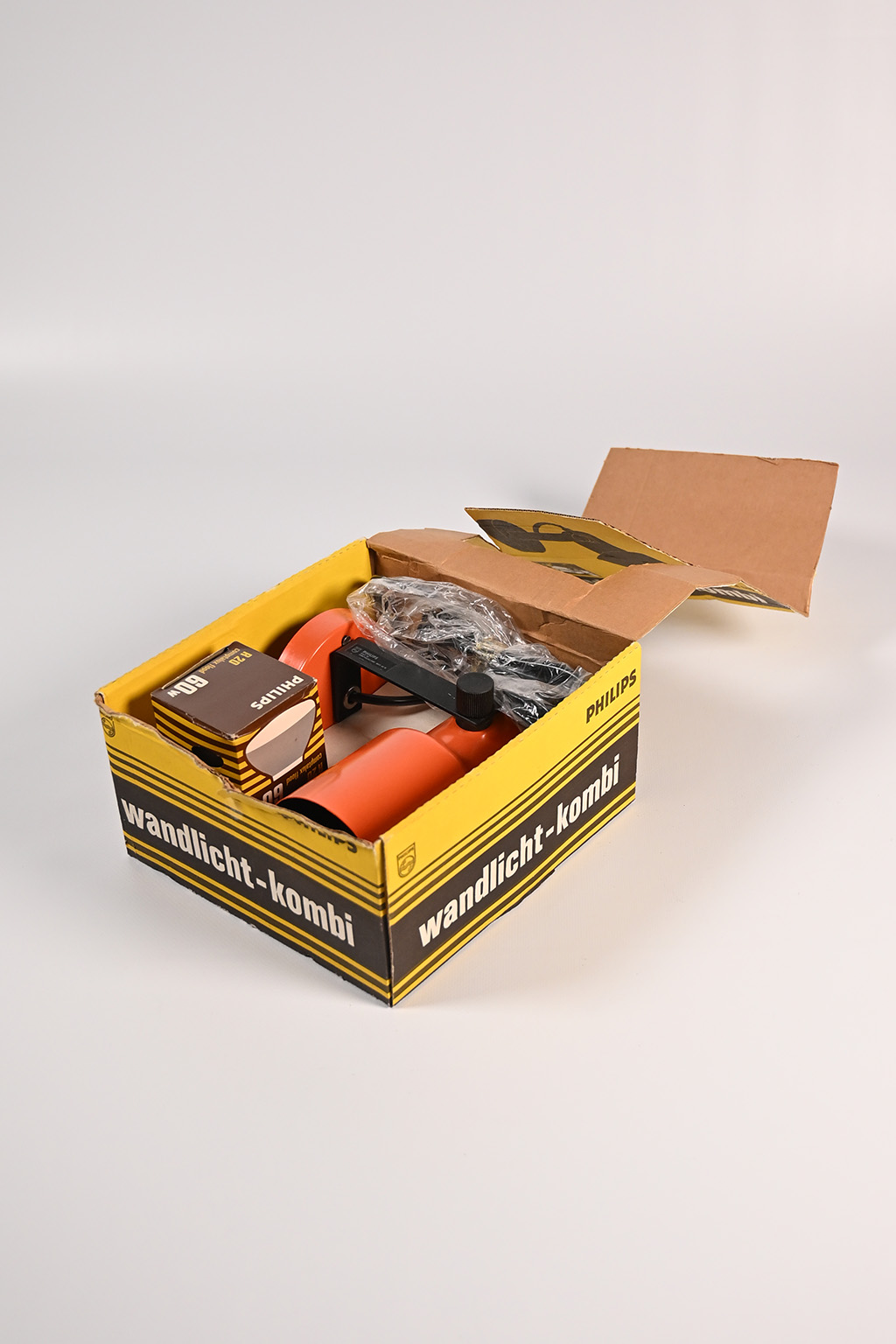 72391 Oranje wandspot 04