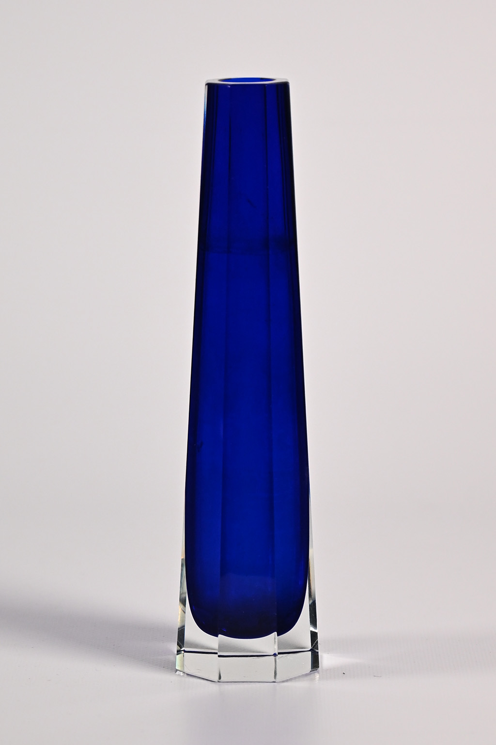 72476 3 Blauwe glazen vaasjes 02