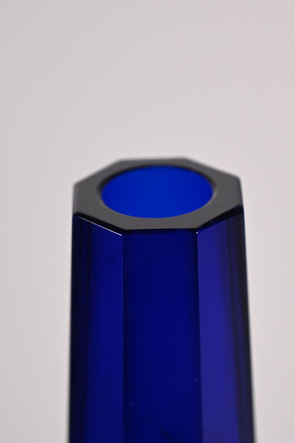 72476 3 Blauwe glazen vaasjes 04