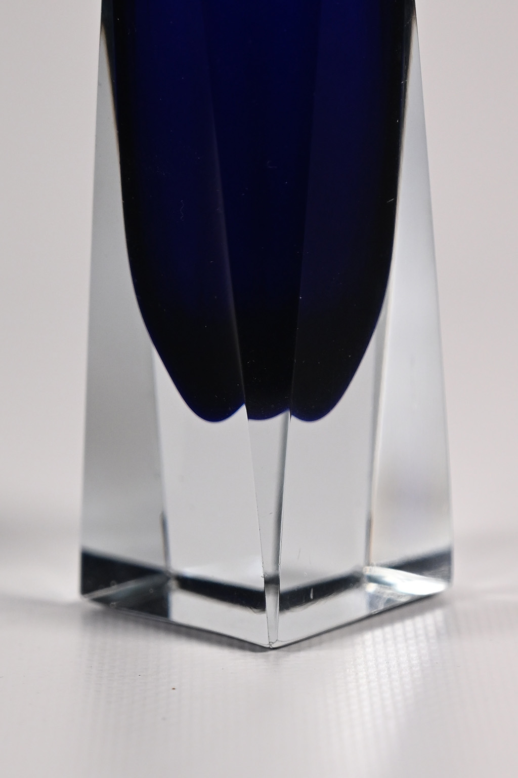 72476 3 Blauwe glazen vaasjes 09