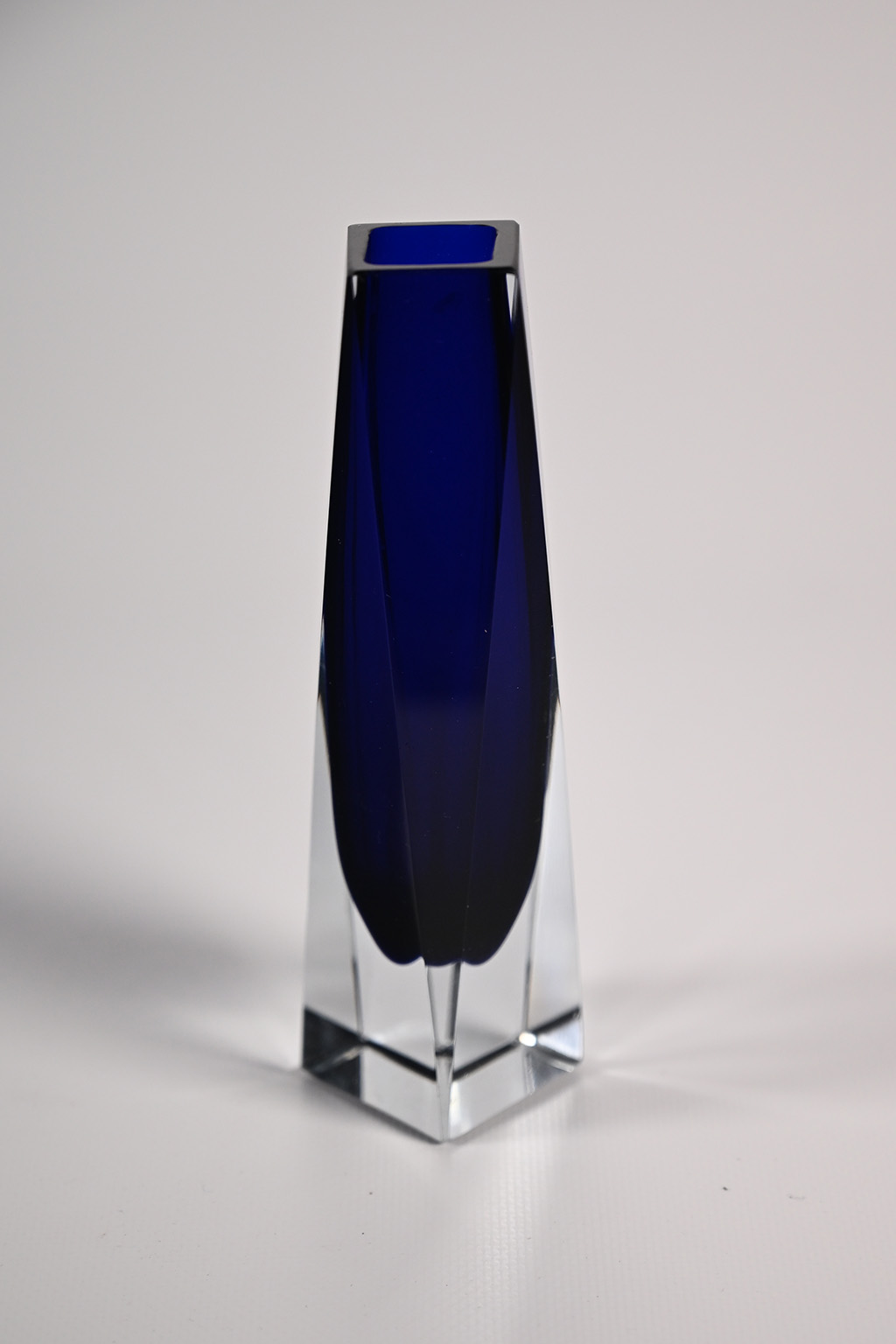 72476 3 Blauwe glazen vaasjes 10