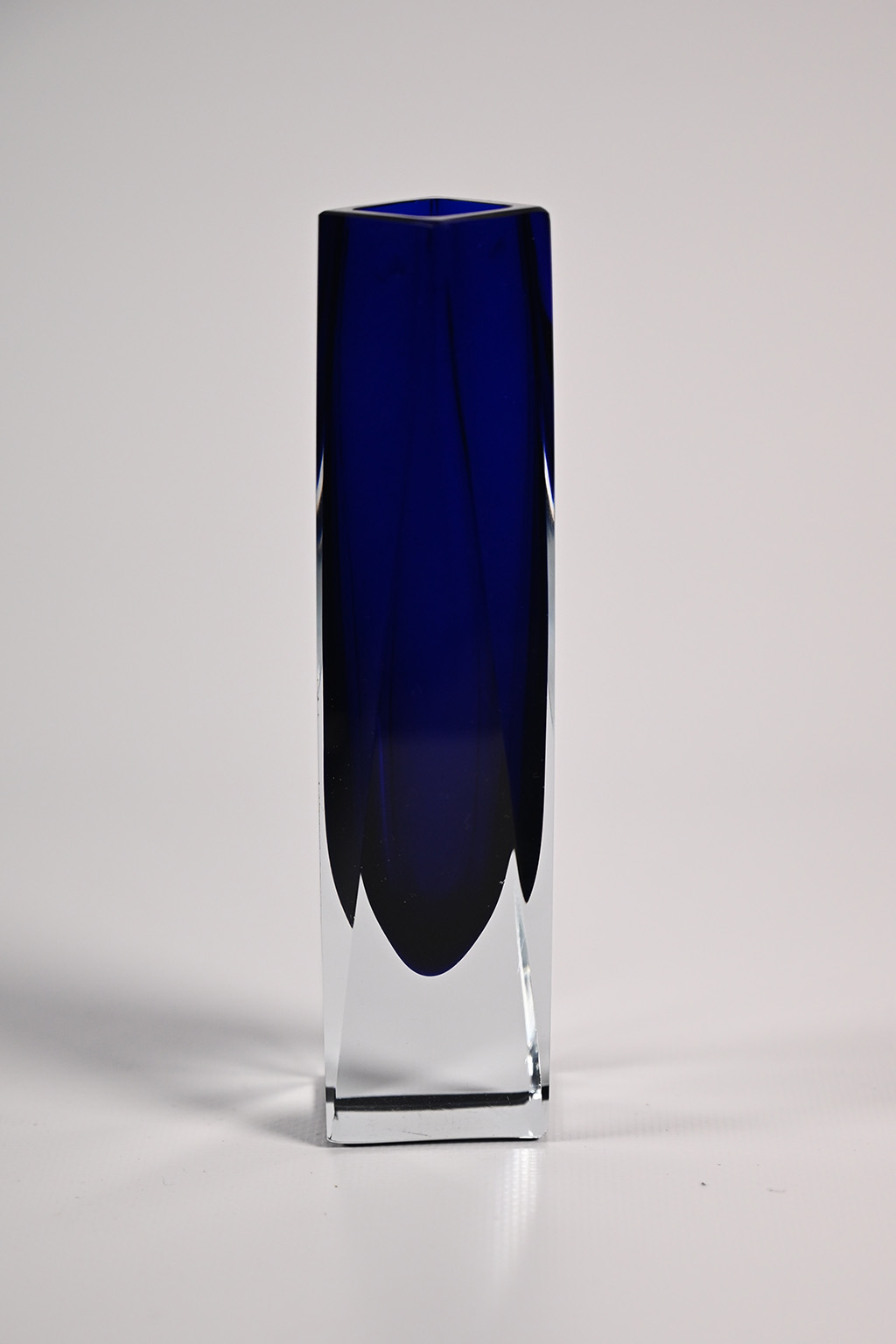 72476 3 Blauwe glazen vaasjes 11