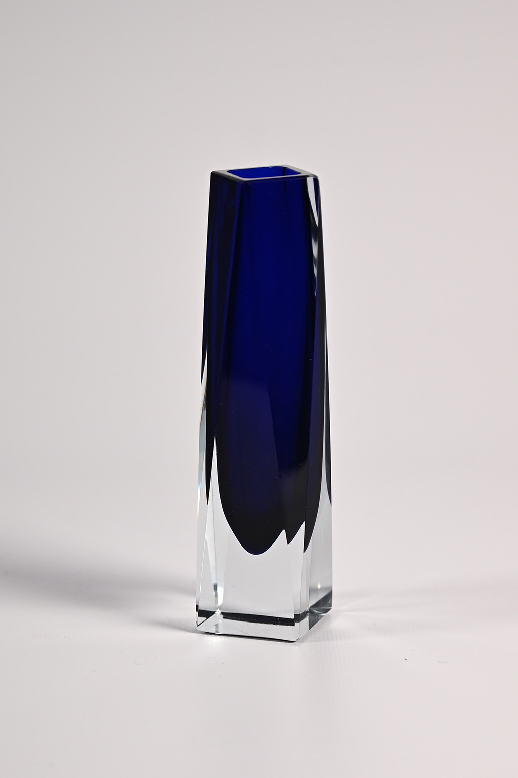 72476 3 Blauwe glazen vaasjes 12