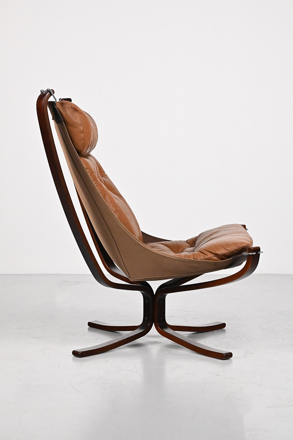 72501 Falcon chair Sigurd Ressel 04