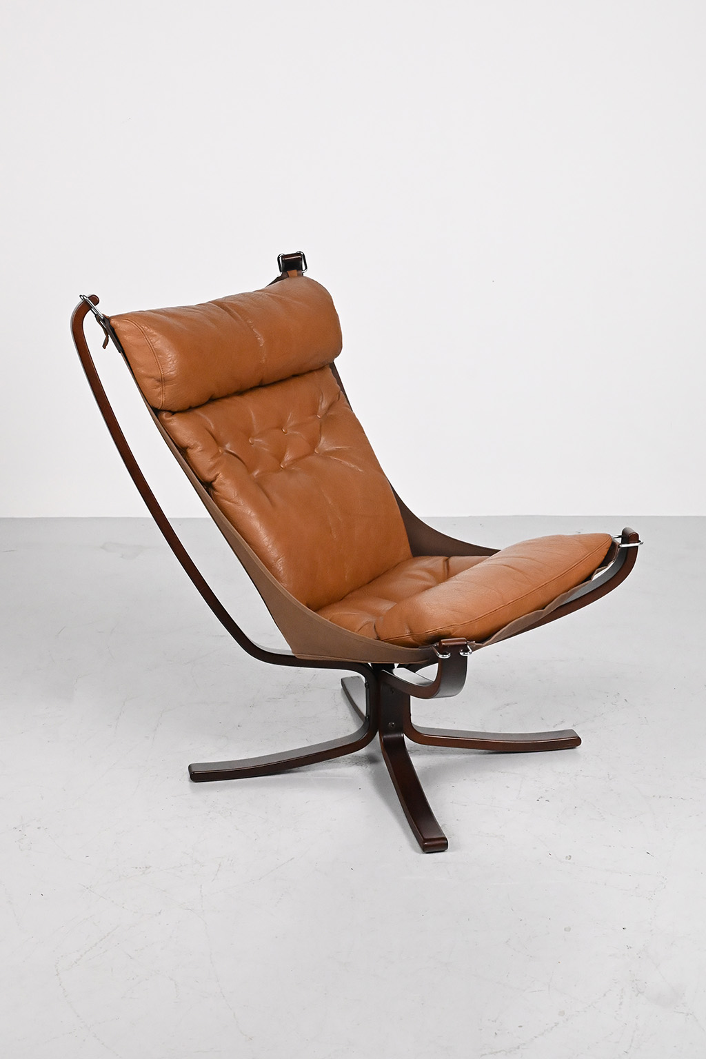 72502 Falcon chair Sigurd Ressel 01