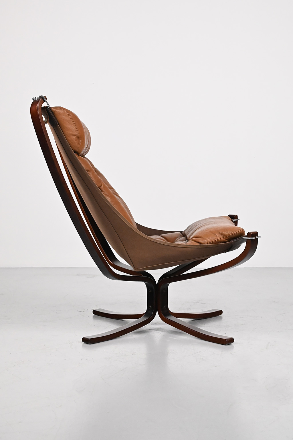72502 Falcon chair Sigurd Ressel 04