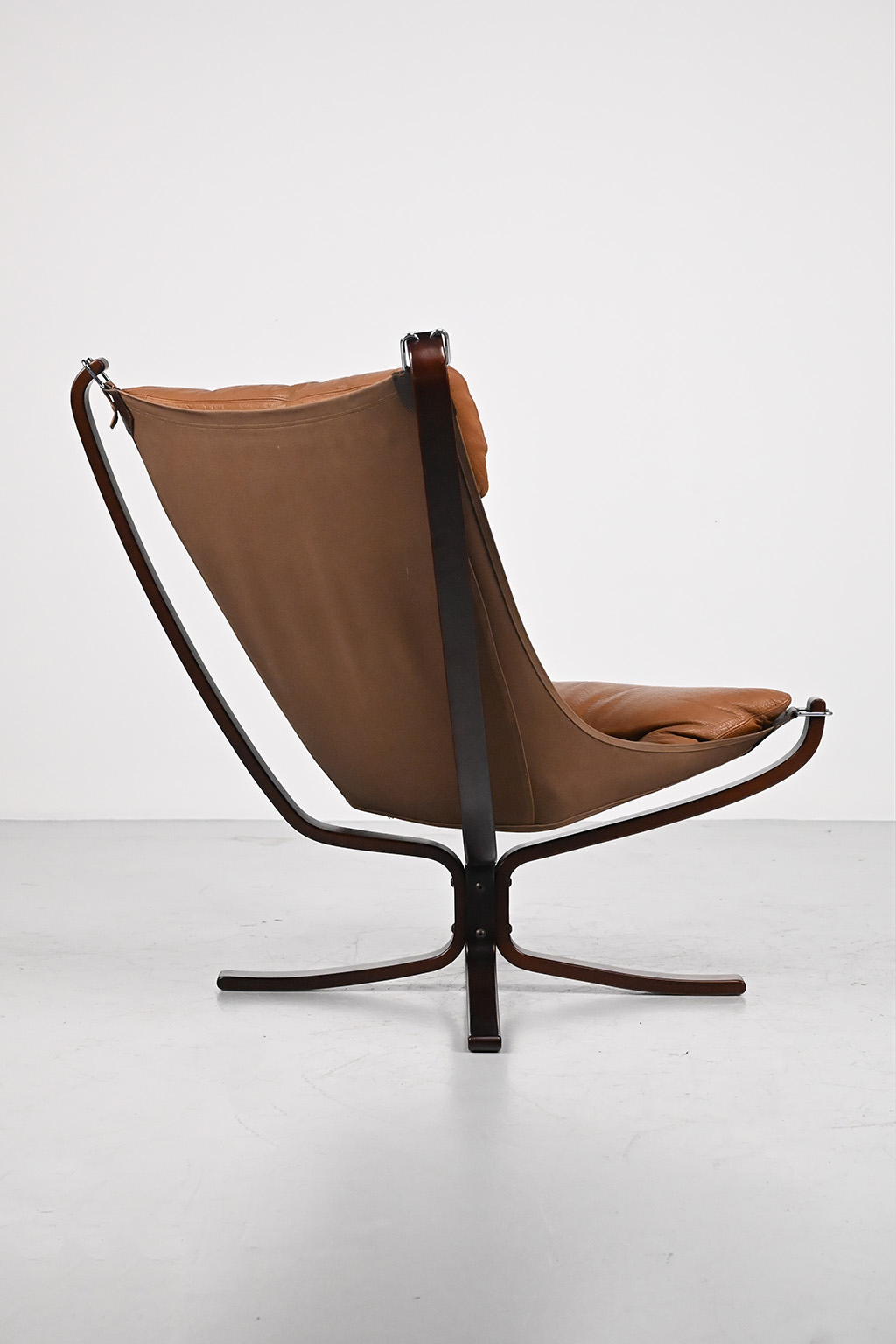72502 Falcon chair Sigurd Ressel 05