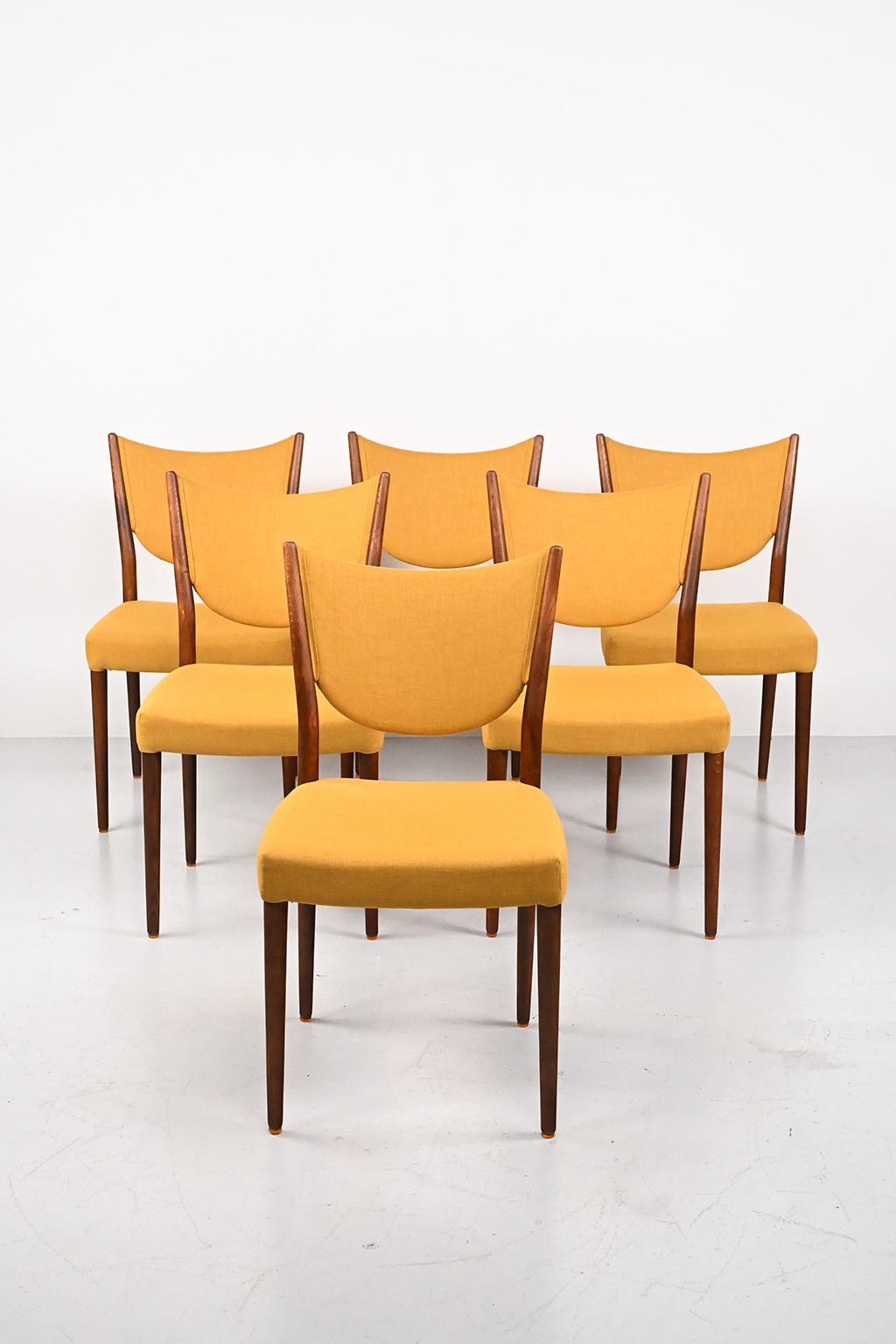 72537 Chr_Larsen stoelen 04
