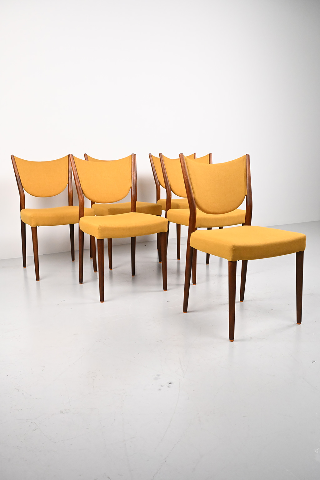 72537 Chr_Larsen stoelen 05