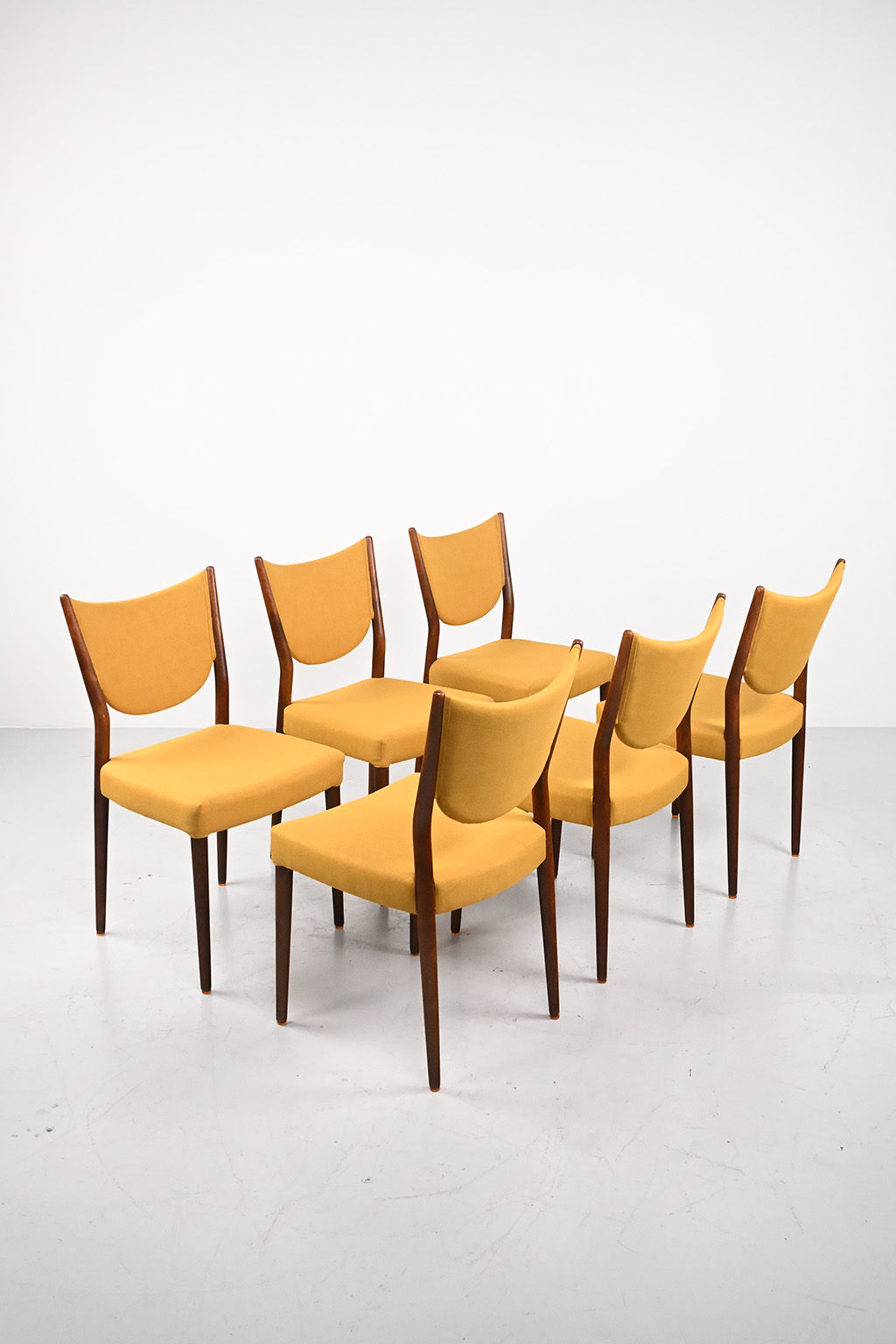 72537 Chr_Larsen stoelen 06
