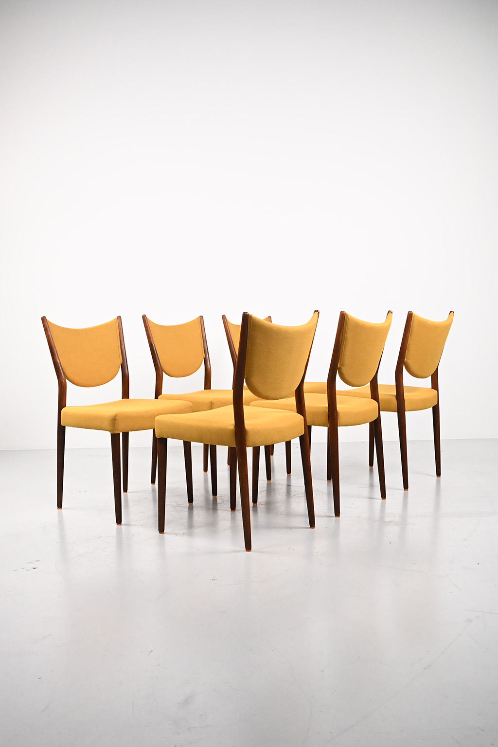 72537 Chr_Larsen stoelen 07