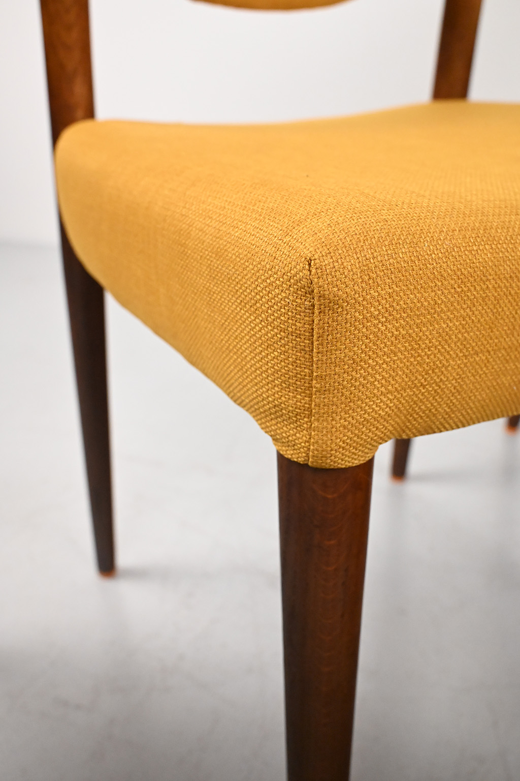 72537 Chr_Larsen stoelen 09