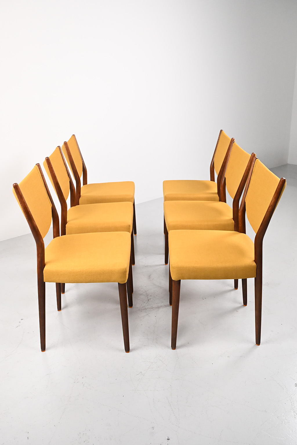 72537 Chr_Larsen stoelen 11
