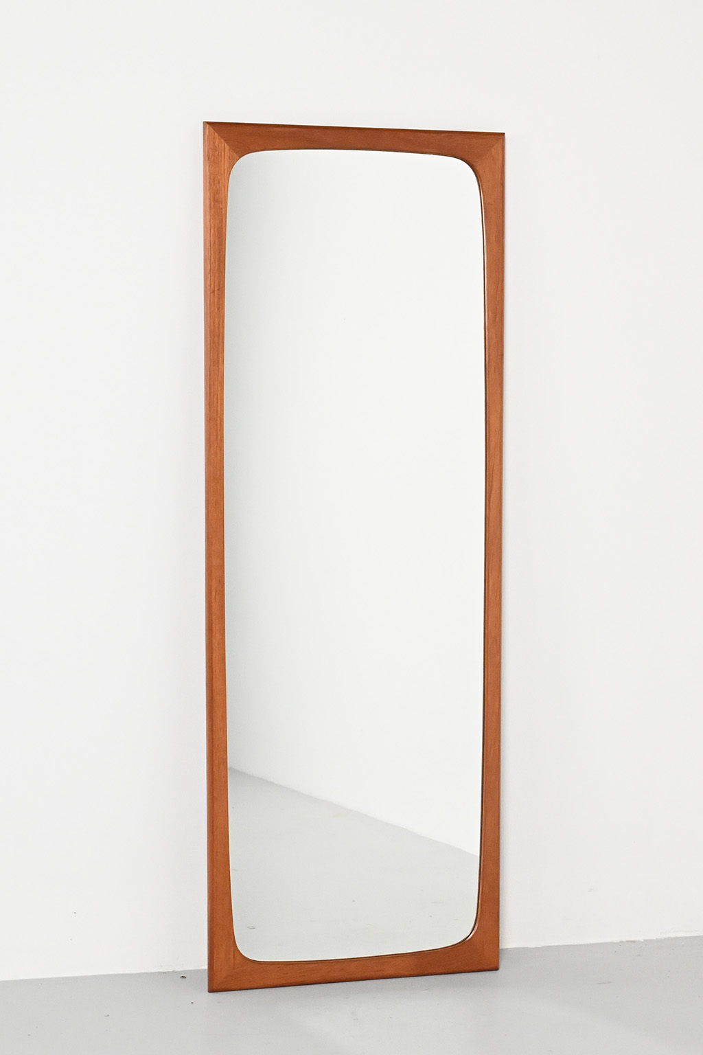 72242 Deense teak spiegel 01