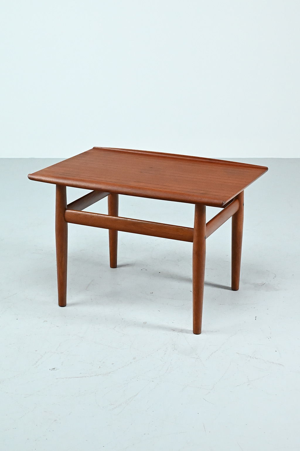72498 Grete Jalk salontafel 01