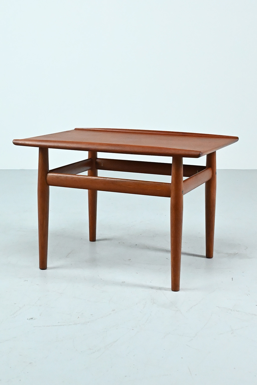 72498 Grete Jalk salontafel 02