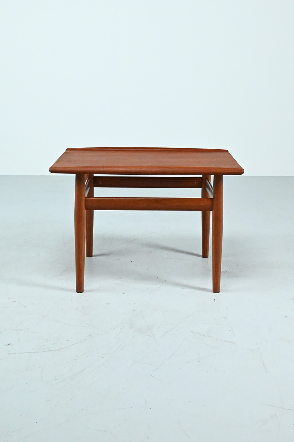 72498 Grete Jalk salontafel 03