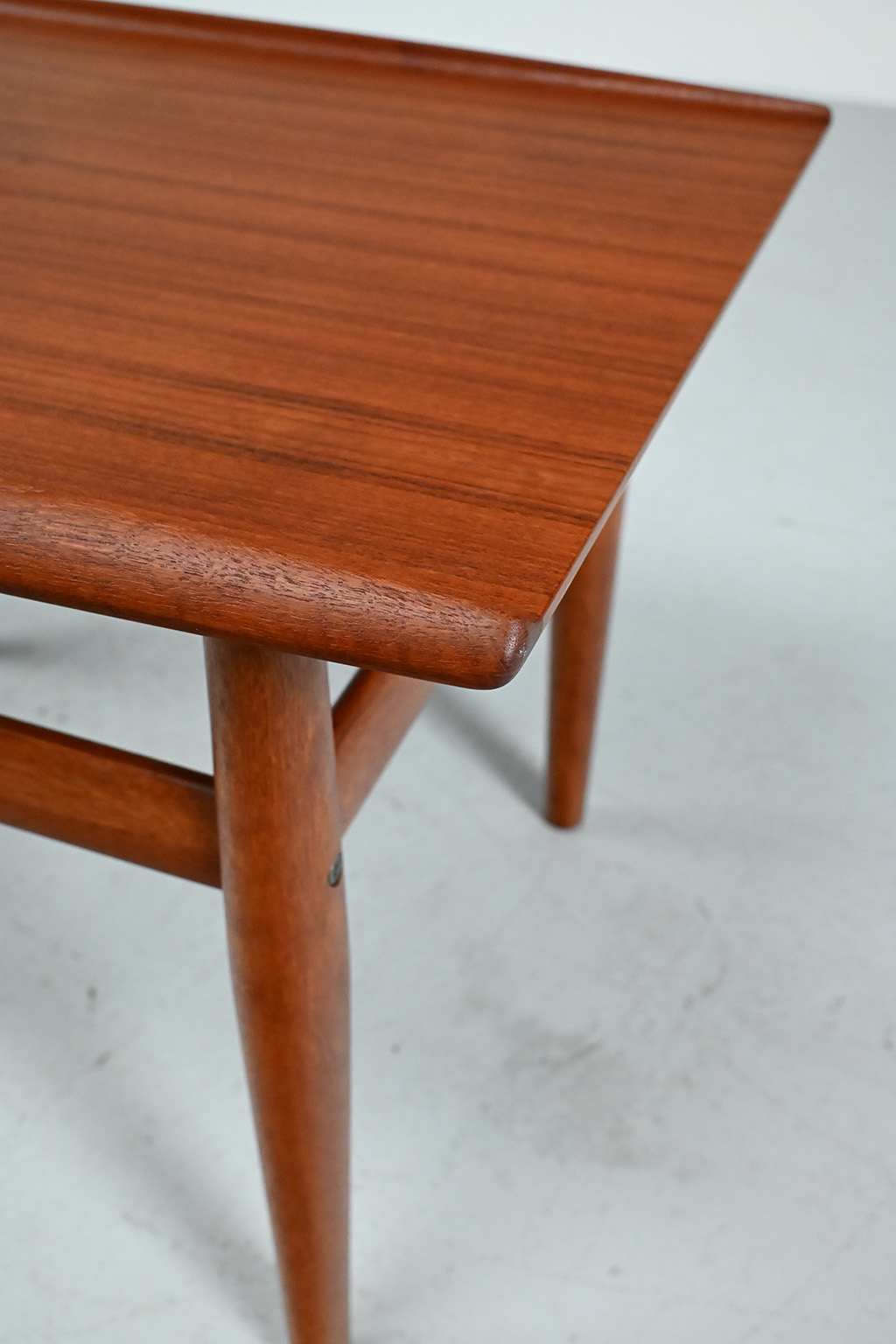 72498 Grete Jalk salontafel 06
