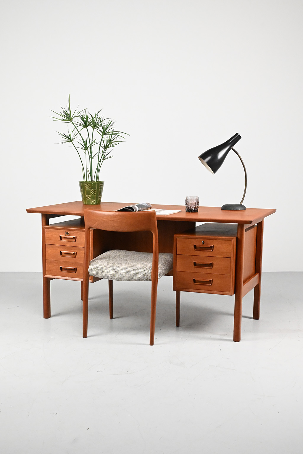 72558 Deens teak bureau 02