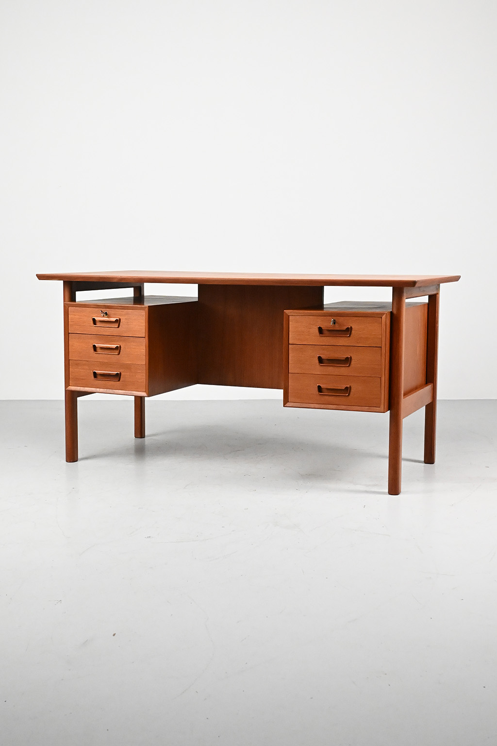 72558 Deens teak bureau 03