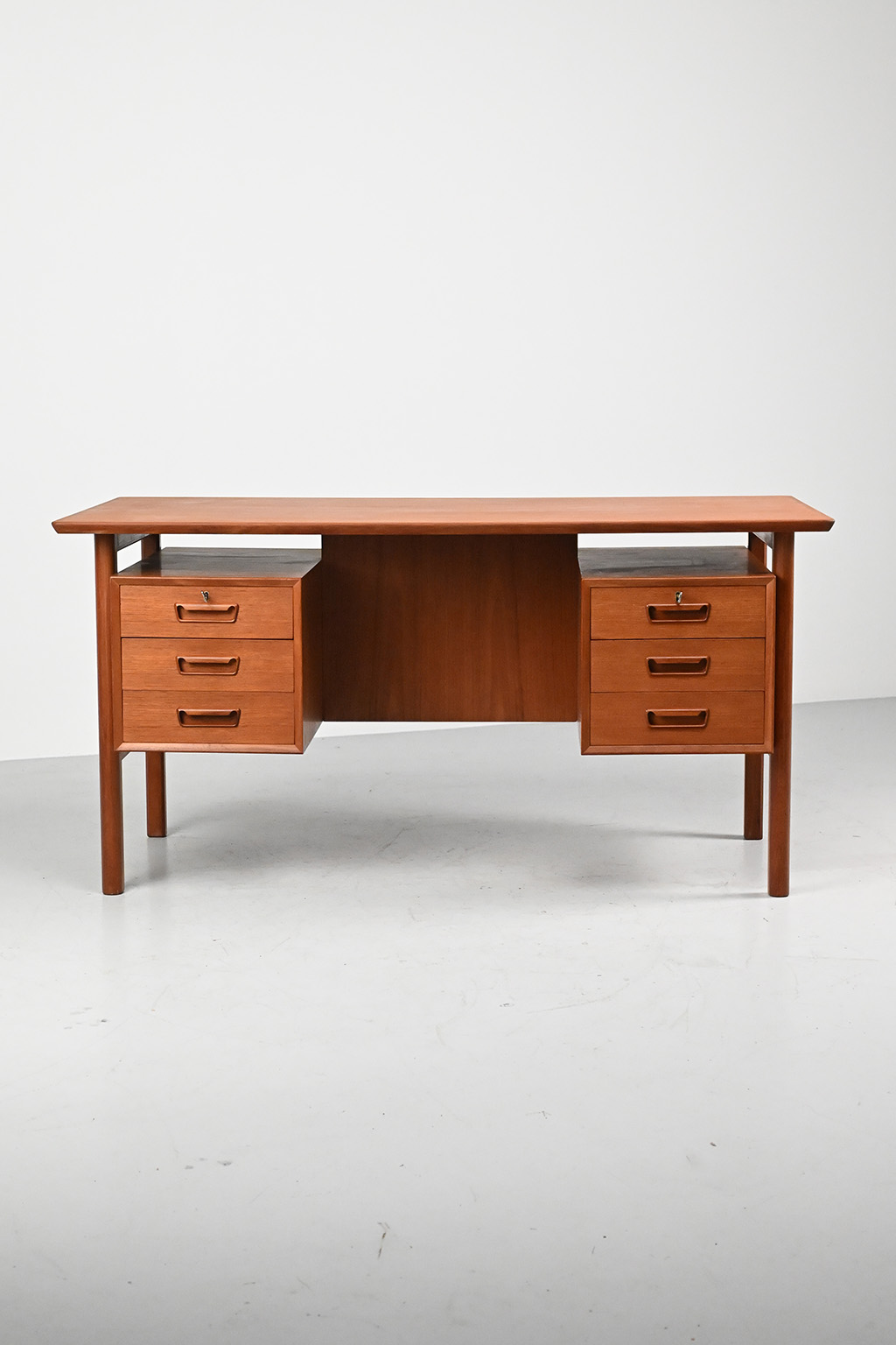 72558 Deens teak bureau 04