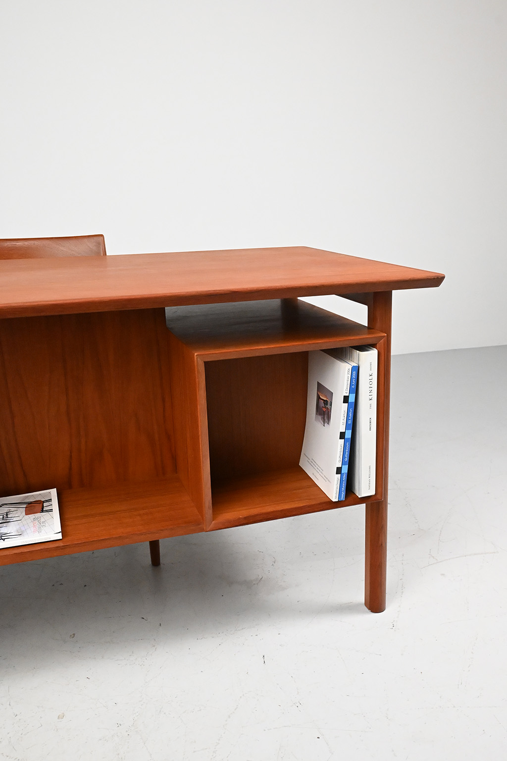 72558 Deens teak bureau 07
