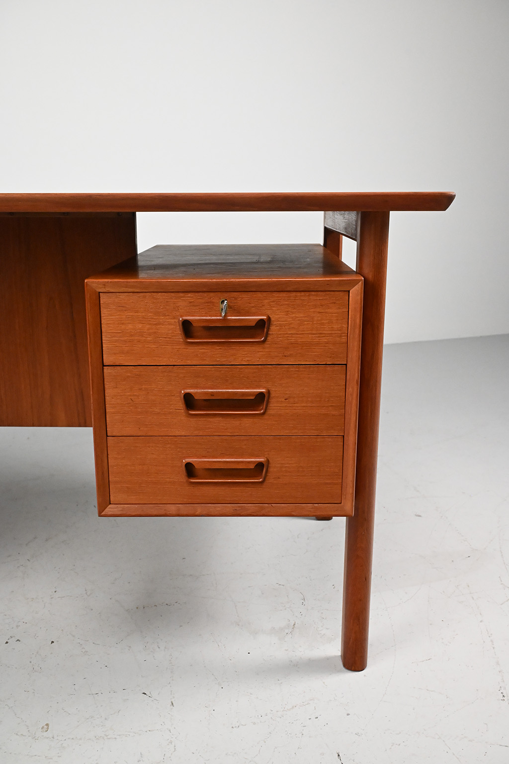 72558 Deens teak bureau 09