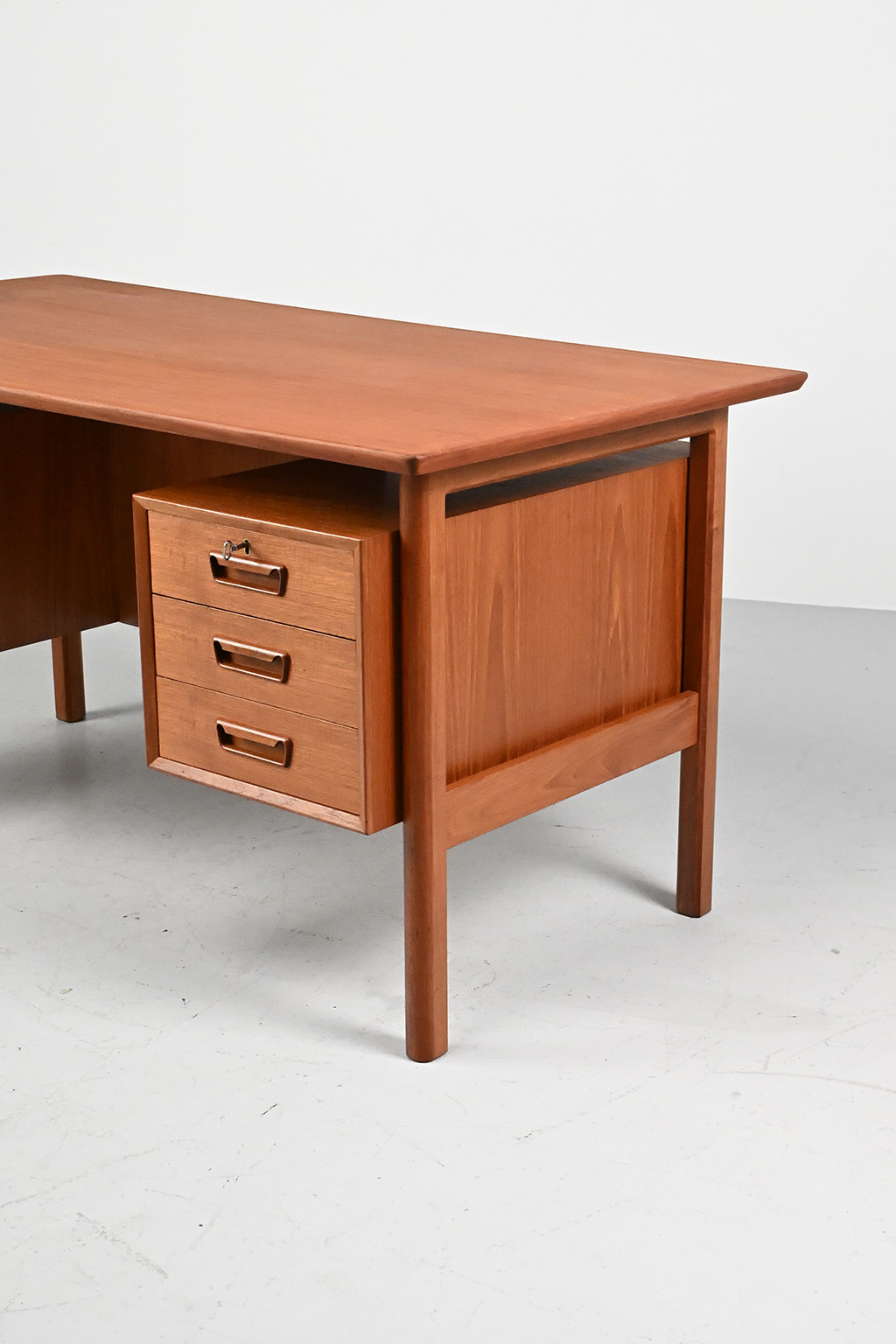 72558 Deens teak bureau 11