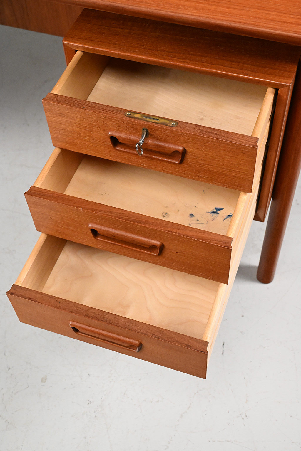 72558 Deens teak bureau 15